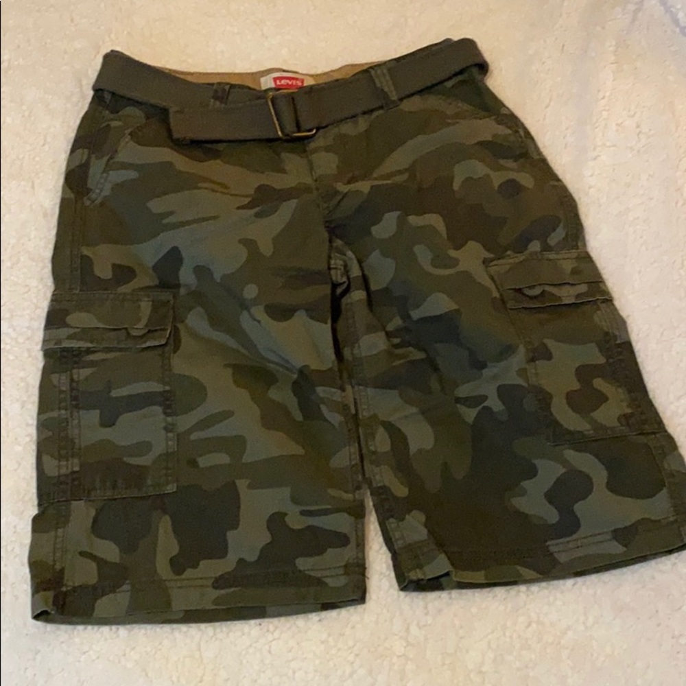 Levi’s camouflage shorts size 18